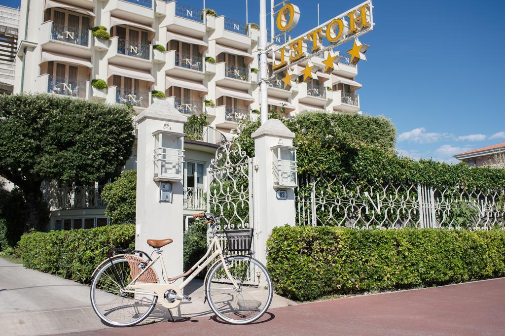 Hotel Il Negresco Forte dei Marmi Buitenkant foto