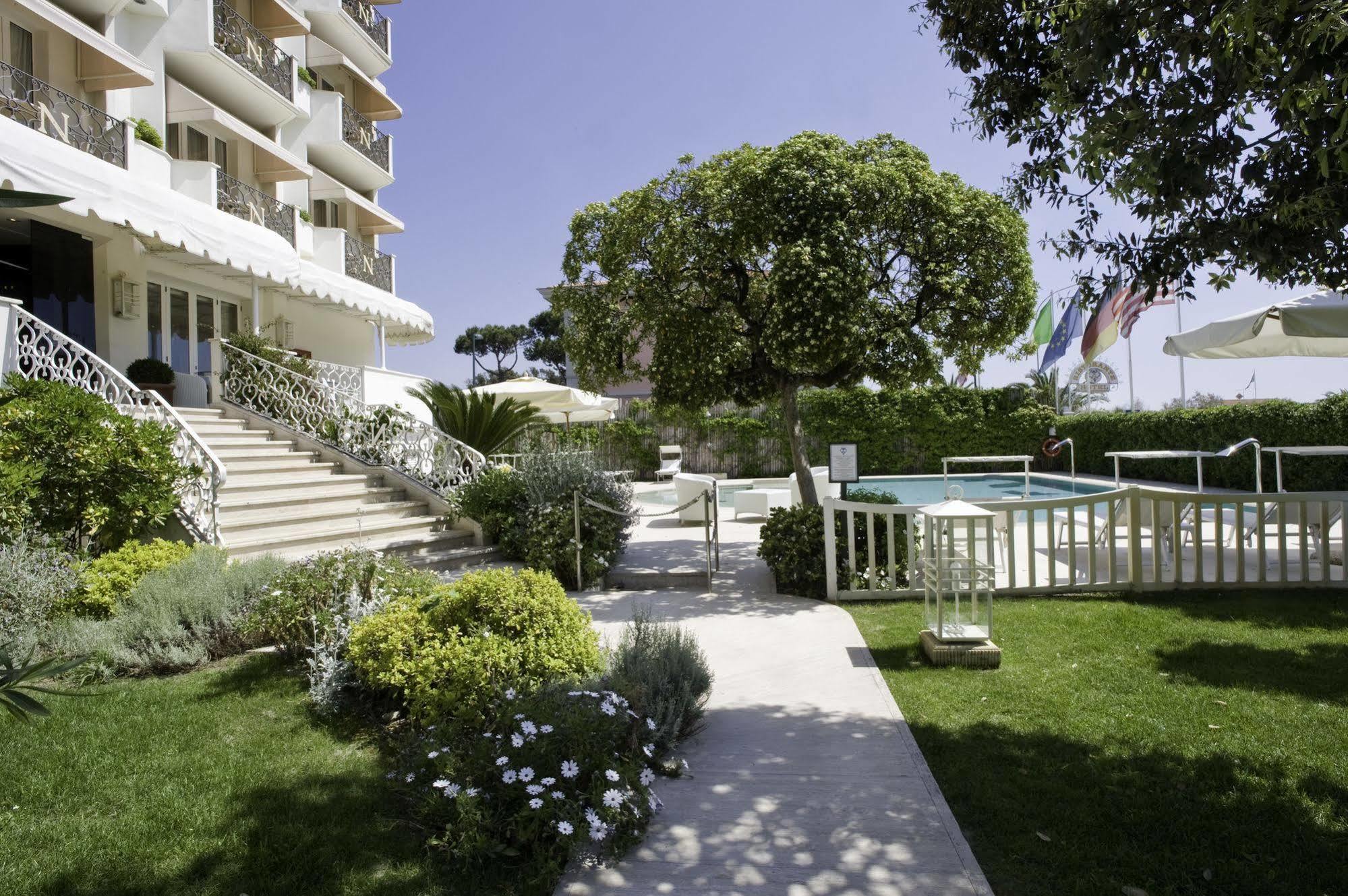 Hotel Il Negresco Forte dei Marmi Buitenkant foto